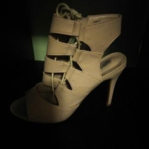 Ladies shoes